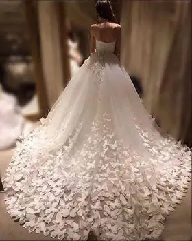 Új Divat Esküvői Ruhák Bíróság Vonat 3D Virágos Appliqués Pillangó Menyasszonyi Ruhák Tulle Szívem Egyedi Sze Ruha Sze